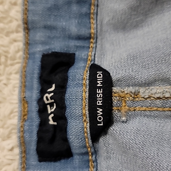 LIGHT BLUE DISTRESSED AERO DENIM SHORTS SIZE 10 - Picture 6 of 8